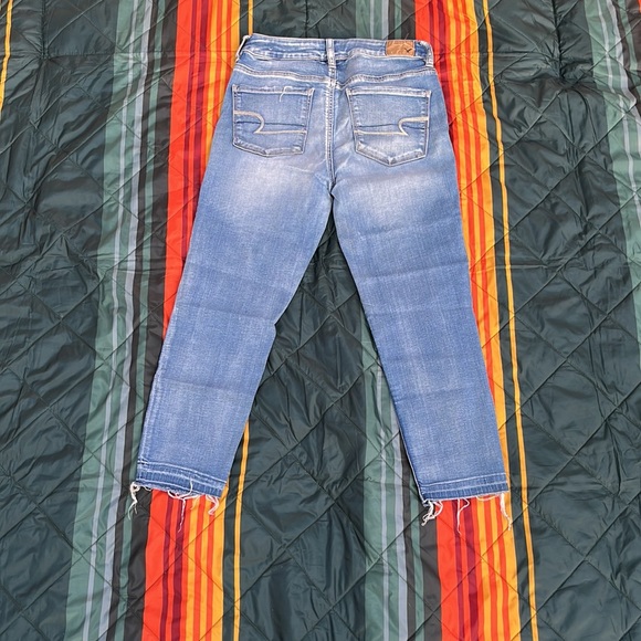 American Eagle Sz 4 High Rise Jegging Crop. Good condition - Picture 4 of 4